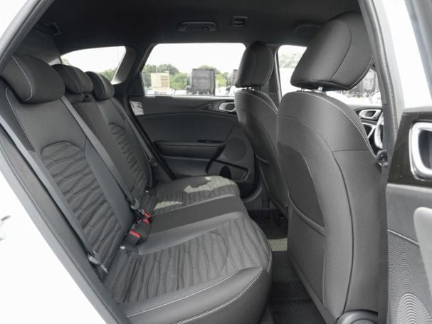 KIA Ceed SW 1.5T DCT GT-Line Navi Kamera Privacy JBL KIA Ceed SW 1.5T DCT GT-Line Navi Kamera Privacy JBL