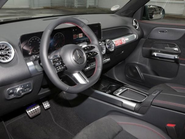Mercedes-Benz GLB 200 d 4MATIC AMG Night Panorama AHK 360° Mercedes-Benz GLB 200 d 4MATIC AMG Night Panorama AHK 360°