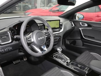 KIA Ceed_5 1.5T 140 DCT7 GT Line TEC Navi Kamera Klima LED SHZ