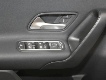 Mercedes-Benz A 180 Kompaktlimousine MBUX Navi LED Kamera