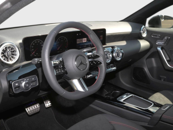 Mercedes-Benz A 200 Kompaktlimousine AMG Night MBUX 360° SpurH