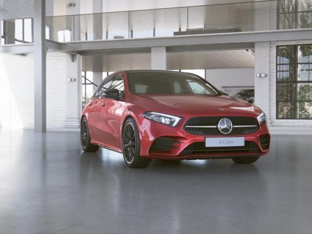 Mercedes-Benz A 250 e AMG Night Edition2020 Panorama Spurhalte Mercedes-Benz A 250 e AMG Night Edition2020 Panorama Spurhalte