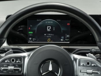 Mercedes-Benz A 250 e AMG Night MBUX Navi+ Panorama Ambienteb.
