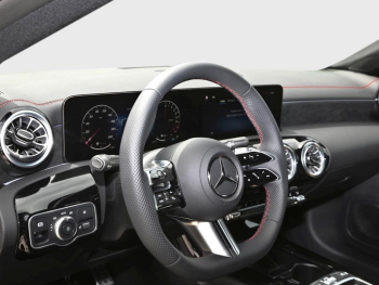 Mercedes-Benz CLA 250 e Coupé AMG Night MBUX Distronic+ 22KW 