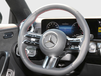 Mercedes-Benz CLA 250 e Coupé AMG Night MBUX Panorama 360° LED