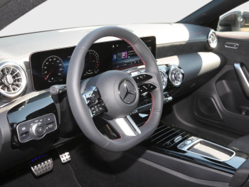 Mercedes-Benz CLA 250 e Coupé AMG Night MBUX Panorama 360° LED