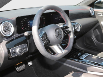 Mercedes-Benz CLA 250 e Coupé AMG Night MBUX Panorama 360° 