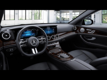 Mercedes-Benz E 300 de 4M T AMG MBUX Distronic+ Panorama AHK