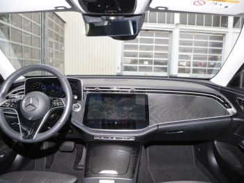 Mercedes-Benz E 220 d T Avantgarde MBUX Navi-Prem.Distronic AHK