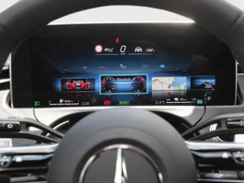 Mercedes-Benz E 300 e T-Modell AMG Night Panorama Distronic 