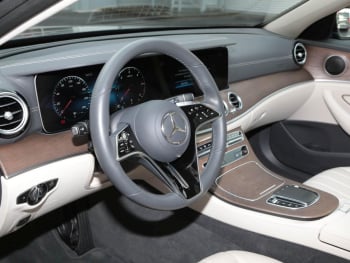 Mercedes-Benz E 220 d 4M Exclusive Distronic Schiebedach Memory