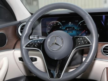 Mercedes-Benz E 220 d 4M Exclusive Distronic Schiebedach Memory