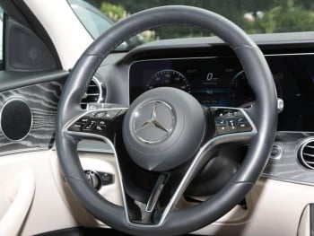 Mercedes-Benz E 300 de  AMG MBUX Navi Panorama Distronic+