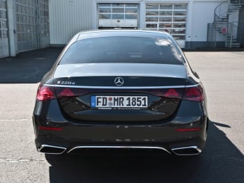 Mercedes-Benz E 220 d Limousine AMG MBUX Navi-Prem. Distronic 