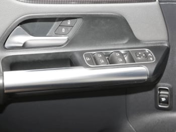 Mercedes-Benz EQA 250 MBUX Navi Panorama Advanced Sound Kamera