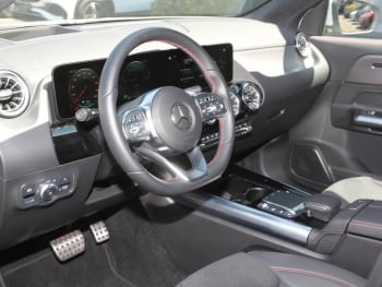 Mercedes-Benz EQA 300 4M AMG MBUX Navi HeadUp Totwinkel 360° 