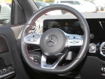 Mercedes-Benz EQA 300 4M AMG MBUX Navi HeadUp Totwinkel 360° 