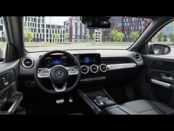 Mercedes-Benz EQB 300 4M AMG MBUXNavi Distronic Panorama Memory