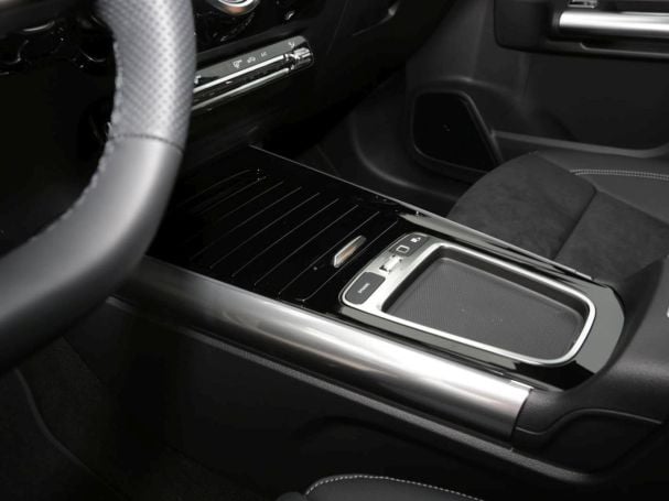 Mercedes-Benz GLA 220 d 4MATIC AMG Night Panorama HeadUp 360° Mercedes-Benz GLA 220 d 4MATIC AMG Night Panorama HeadUp 360°