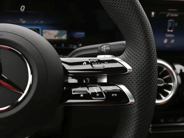 Mercedes-Benz GLA 220 d 4MATIC AMG Night Panorama HeadUp 360° Mercedes-Benz GLA 220 d 4MATIC AMG Night Panorama HeadUp 360°