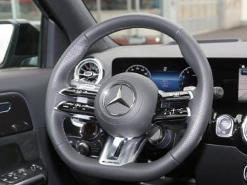 Mercedes-Benz GLA 35 AMG 4M Night MBUX Navi Panorama Easy-Pack