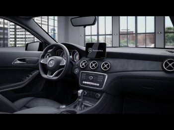 Mercedes-Benz GLA 180 AMG Night Garmin Map Pilot Kamera