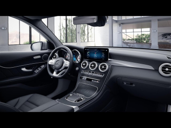 Mercedes-Benz GLC 200 4M AMG MBUX Navi LED Distronic Panorama