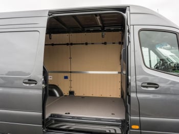 Mercedes-Benz Sprinter 317 CDI MBUXNavi Distronic Standheizung