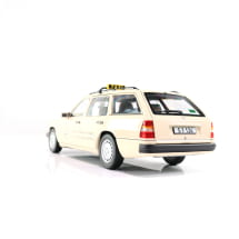 1:18 Modellauto 300 D S124 T-Modell Taxi Original Mercedes-Benz | B66040702