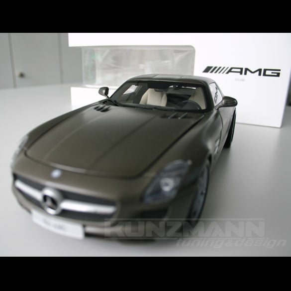 SLS 63 AMG 118 Modellauto Farbe Monza grau magno