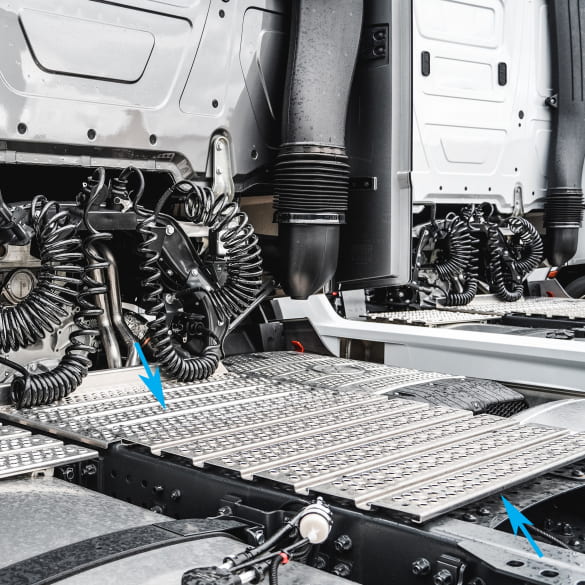 Running boards Actros/Antos/Arocs Original Mercedes Benz | Trittbrett-hinter Fahrerhaus-Actros-Antos-Arocs Running boards Actros/Antos/Arocs Original Mercedes Benz | Trittbrett-hinter Fahrerhaus-Actros-Antos-Arocs