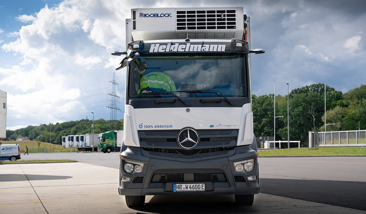 Übergabe Mercedes-Benz eActros 400 an Fa. Heidelmann