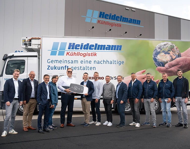 Schlüsselübergabe Mercedes-Benz eActros 400 an Heidelmann